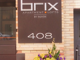 Brix公寓阁楼标志