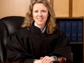 丽贝卡。布拉德利。密尔沃基县巡回法院法官分局45