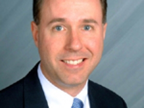 众议员罗宾·沃斯，州议会议长。