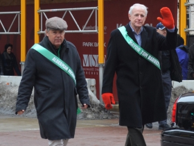 “肾上腺脑白质退化症”。迈克尔·墨菲(左)和市长汤姆·巴雷特