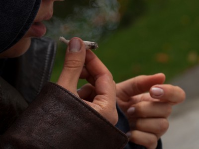大麻应该合法化吗?