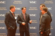 沃克州长在麦迪逊举行的威斯康辛州制造商和商业日上发表讲话。照片来自威斯康辛州。