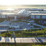 交通:县要求MKE机场为员工旅行