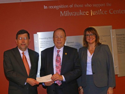 密尔沃基律师Michael Hupy向密尔沃基司法中心捐赠5万美元