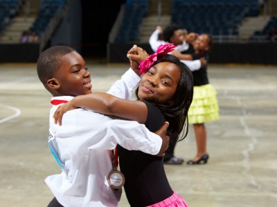 Danceworks庆祝十年的疯狂热舞厅和踢踏舞
