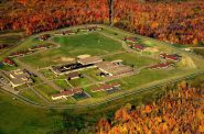 林肯山学校和铜湖学校。照片来自威斯康辛州惩教署。