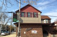 Pitch's Lounge & Restaurant，地址:N. Humboldt大道1801-1803号