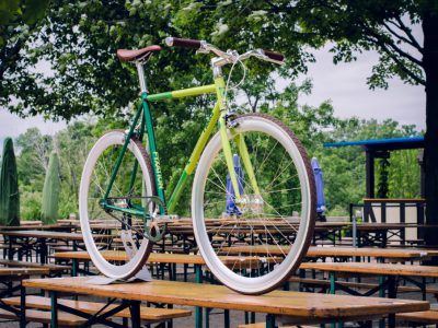 Fyxation自行车公司和密尔沃基县公园合作推出旅行啤酒花园定制自行车