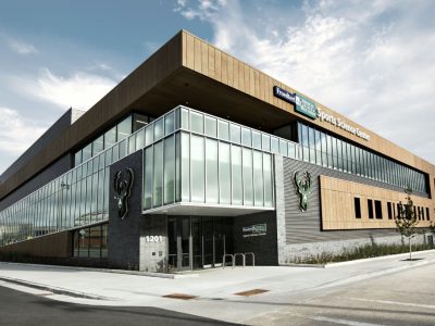 Froedtert &威斯康辛医学院体育科学中心正式开放，成为密尔沃基雄鹿队新的训练中心