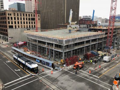 周五照片:蒙特利尔银行大厦成型