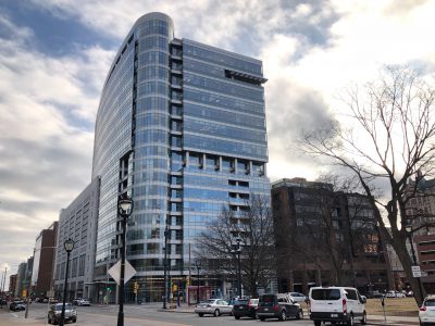 密尔沃基:约翰逊金融集团搬到市中心办公大楼的顶部
