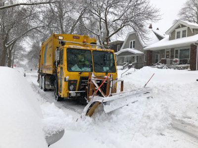 市政厅:退休司机应帮助我们扫雪