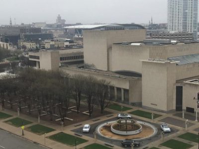 眼睛在Milwaukee: Council Says Marcus Center Not Historic