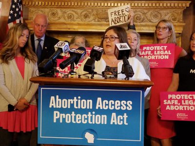 民主党要求废除刑事堕胎法