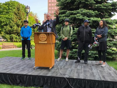 交通:市长、市议员庆祝威斯康辛州自行车周