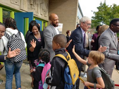 新闻稿:埃弗斯州长欢迎学生、教育工作者和工作人员重返学校