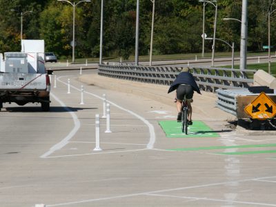 交通:城市组装新自行车、行人委员会