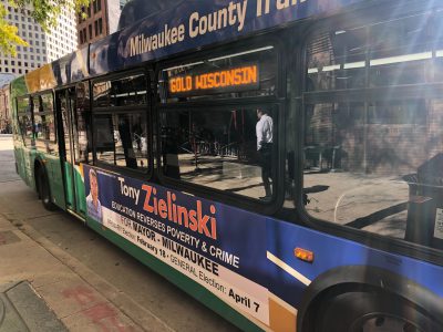 市政厅:Zielinski首次为市长巴士做广告