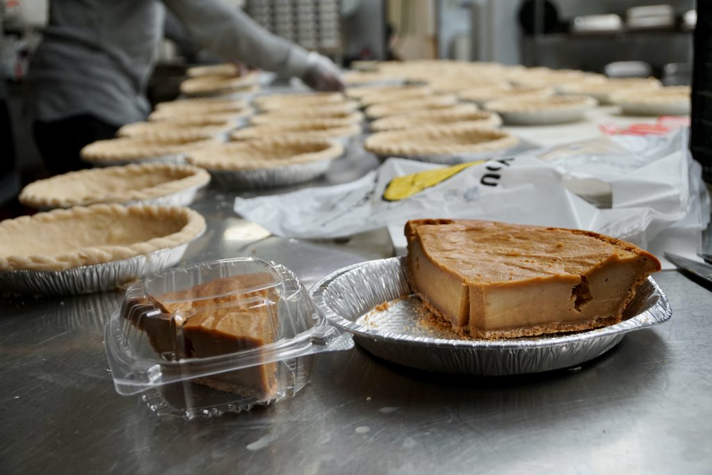 Mr. Dye 's Pies是众多可以自取或送货的餐厅之一。图片来源:Adam Carr/NNS