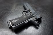 M1911手枪。Pixabay许可证。免费用于商业用途。不需要归因。