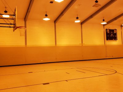 密尔沃基雄鹿队球员帕特·康诺顿将为密尔沃基社区屋的新健身房支付费用