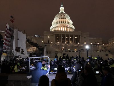 新闻回顾:乌林面对国会暴乱的反击