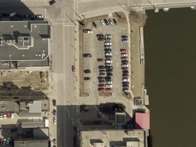 密尔沃基:重建当局希望开发滨河停车场