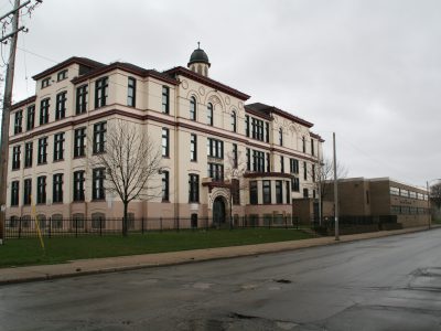 密尔沃基的目光:1902年学校开学的转变
