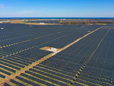 公用事业公司在该州最大的太阳能项目上投资6.49亿美元