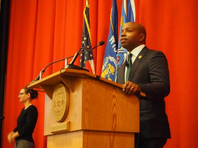 骑士约翰逊市长入选全国行人安全倡议