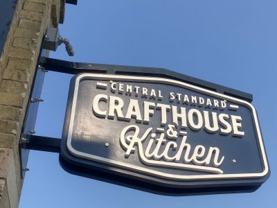 中央标准Crafthouse & Kitchen正式启动密尔沃基屋顶季5月12日日落声学设置从当地最受欢迎的Joe Wray
