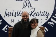 威利·戴维斯高级牧师和他的妻子西亚拉·戴维斯牧师于2011年在家中成立了隐形现实事工。图片来源:Matt Martinez/NNS