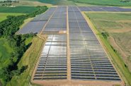 300兆瓦的獾谷太阳能发电厂的第一个150兆瓦于2021年12月1日上线。威斯康星州公共服务公司和麦迪逊燃气电力公司拥有该项目，该项目由Invenergy公司开发。第一期预计为45000户家庭供电。图片由威斯康星州公共服务机构提供