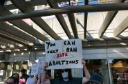 在红箭公园举行支持堕胎的集会。格雷厄姆·基尔默于2022年6月24日拍摄。