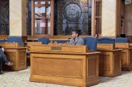 女议员尼基娅·多德在议会发表告别演说。摄影:Jeramey Jannene