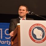 威斯康辛州共和党主席对假选举人计划表示担忧，然后加入其中