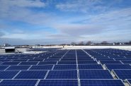 水星海洋公司位于丰迪拉克的全球总部设有太阳能电池阵列。在COVID-19大流行之后，越来越多的威斯康星州公司接受了可持续性。图片由水星海洋提供