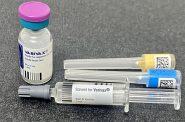 注射用VARIVAX粉剂和悬浮液(水痘疫苗:活疫苗)。(CC BY-SA 4.0) https://creativecommons.org/licenses/by-sa/4.0/deed.en