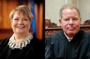 密尔沃基县法官Janet Protasiewicz和前州最高法院大法官丹•凯利。礼貌的活动照片