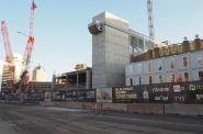 威斯康星中心扩建建设。2022年11月23日，杰拉米·詹尼拍摄。