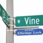 市政厅:W. Vine街获得埃尔布里奇·洛克牧师的荣誉称号